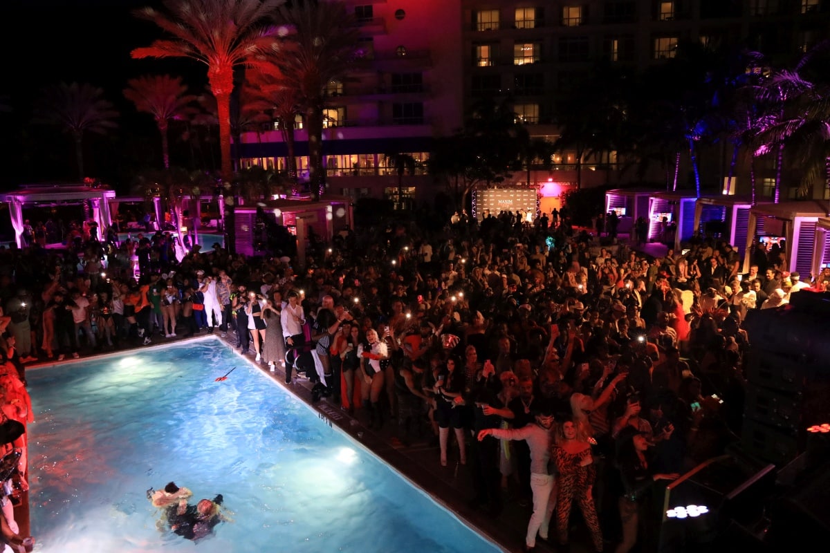 Fontainebleau Miami Beach pool party