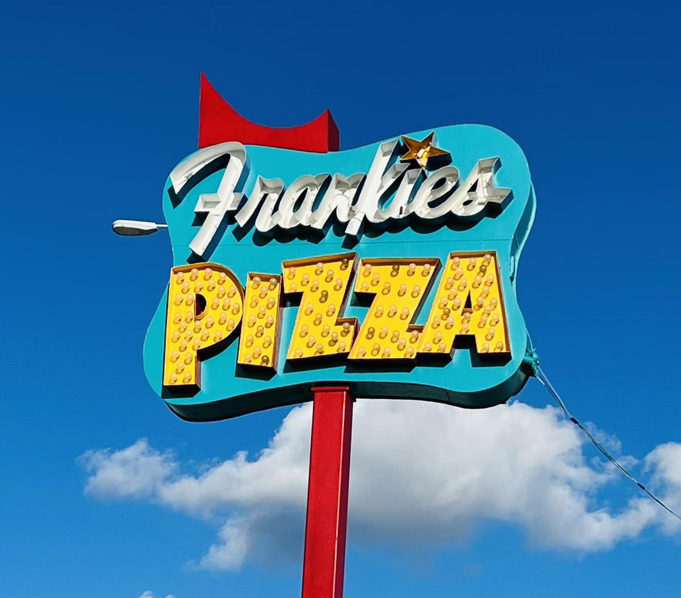 Frankie's Pizza sign
