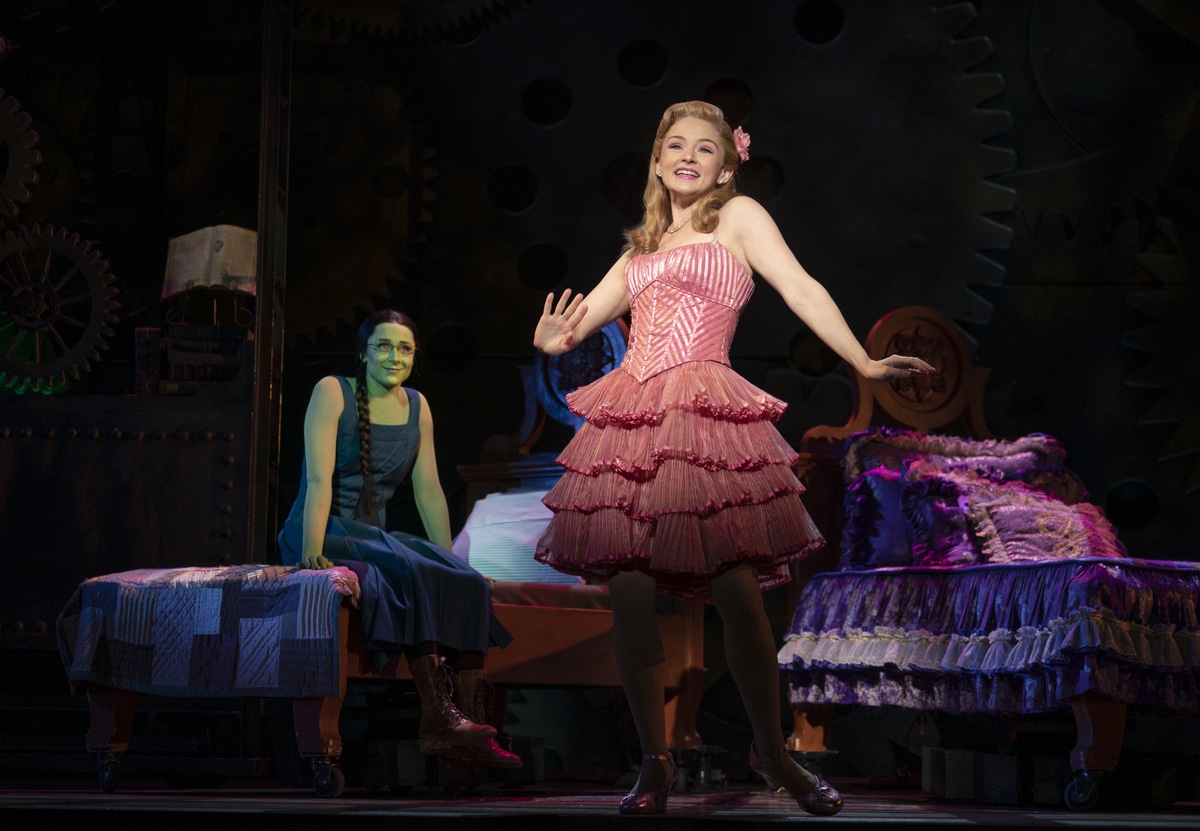 Lissa deGuzman as Elphaba and Jennafer Newberry as Glinda in the National Tour of WICKED
