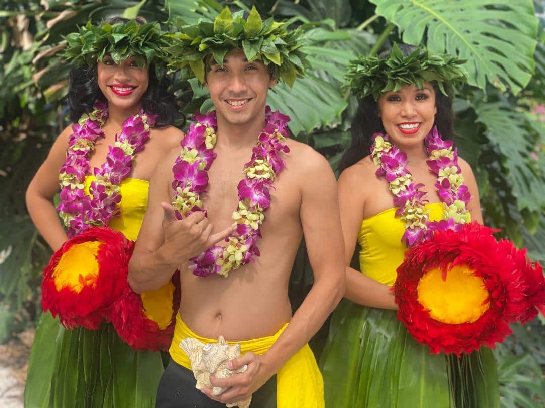 Polynesian Proud dancers aloha