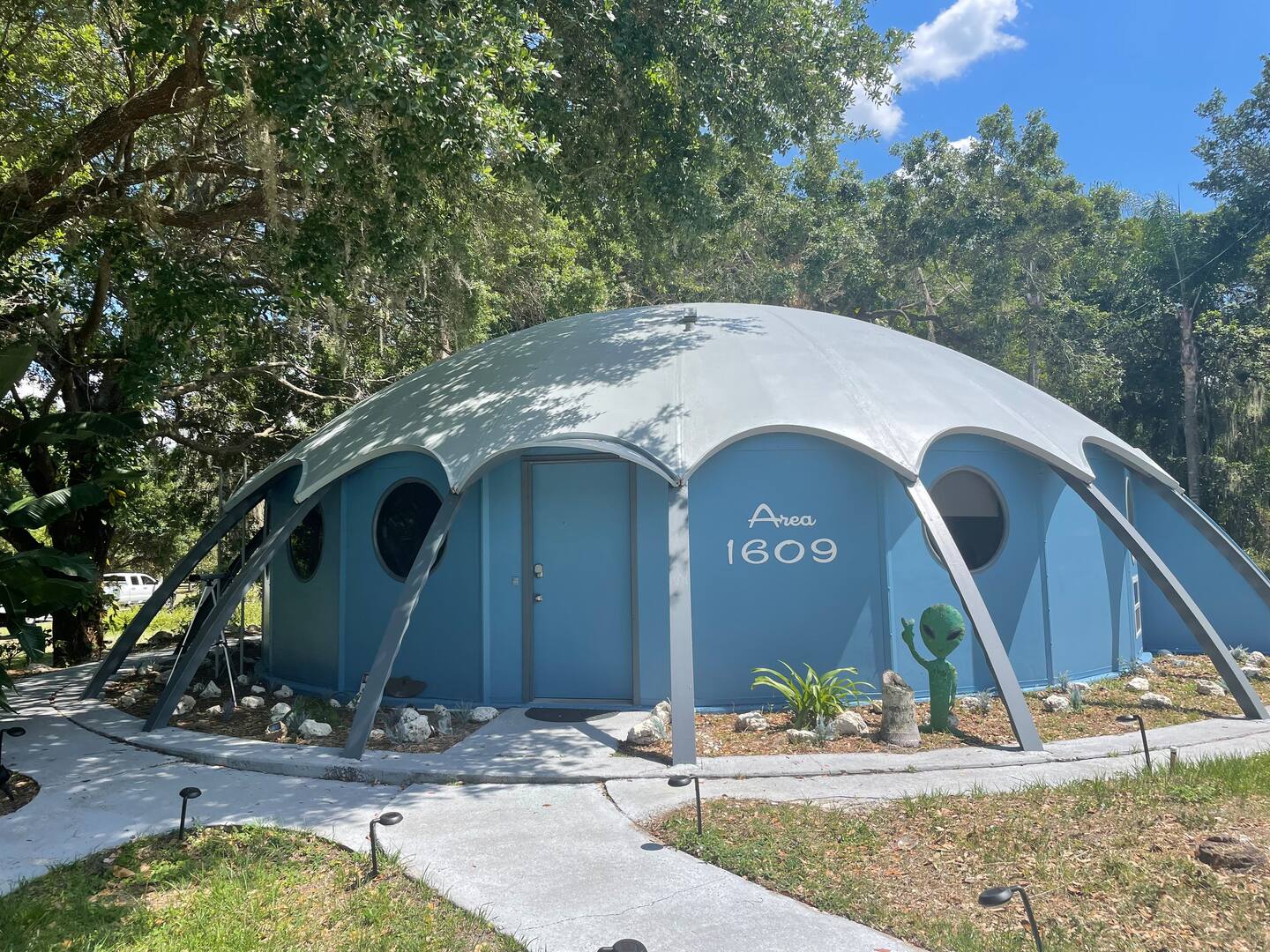 Alien dome airbnb